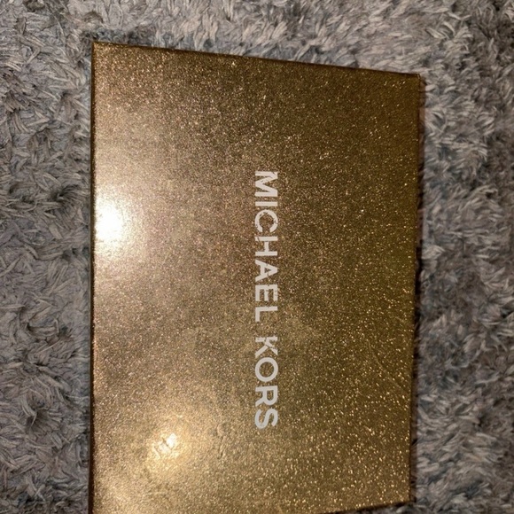 New Michael Kors Gold Cross Body Bag With Box - Picture 5 of 5